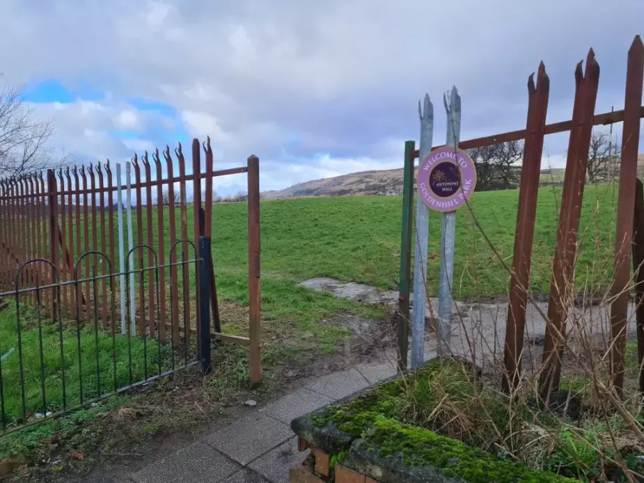 Gate onto Goldenhill Park, Duntocher