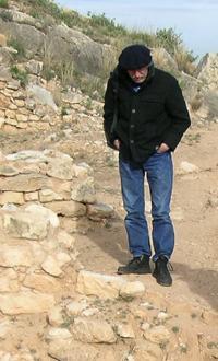 Bernard Knapp at the Iberian oppidum of Tossal de San Miquel (Lliria, Spain)