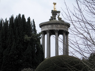 Burns Monument on the Banks of the Doon. Photograph by Murdo Macdonald