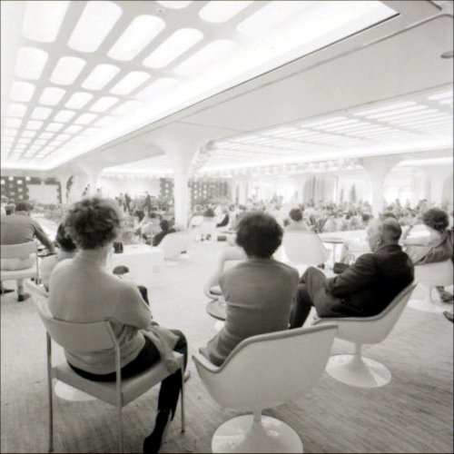 The first class lounge, the Queen's Room on Quarter Deck. 