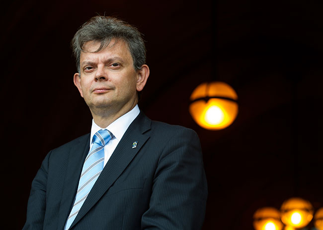 A photograph of the University of Glasgow's Principal Professor Sir Anton Muscatelli