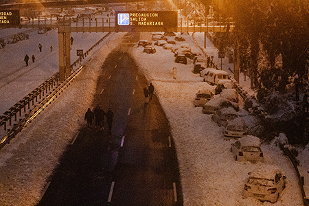 Pedestrians and piled up cars on a major Spanish highway during the Filomena storm 