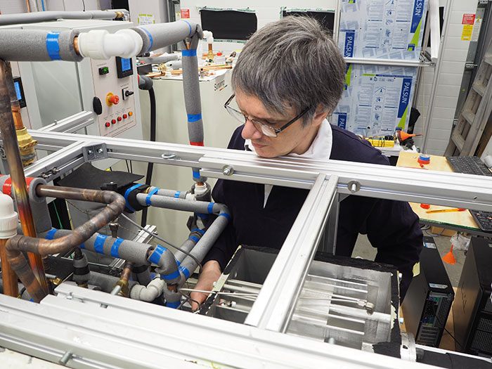 Image of Peter Miller working on a research laboratory experiment.