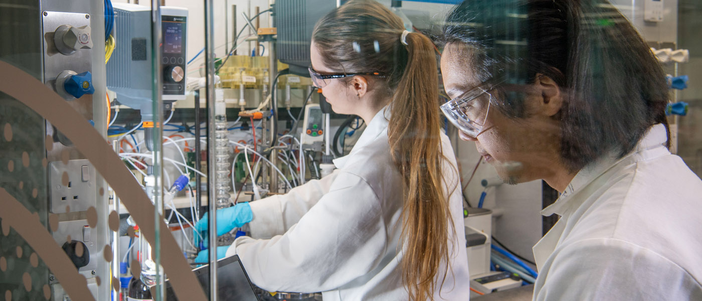 Digital Chemistry students in a laboratory at the Advanced Research Centre (ARC)